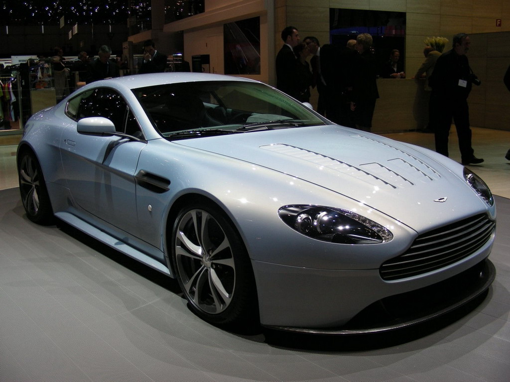 aston martin v12 vantage rs