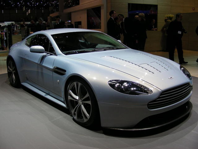 aston martin v12 vantage rs