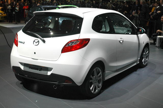mazda2 3door 11