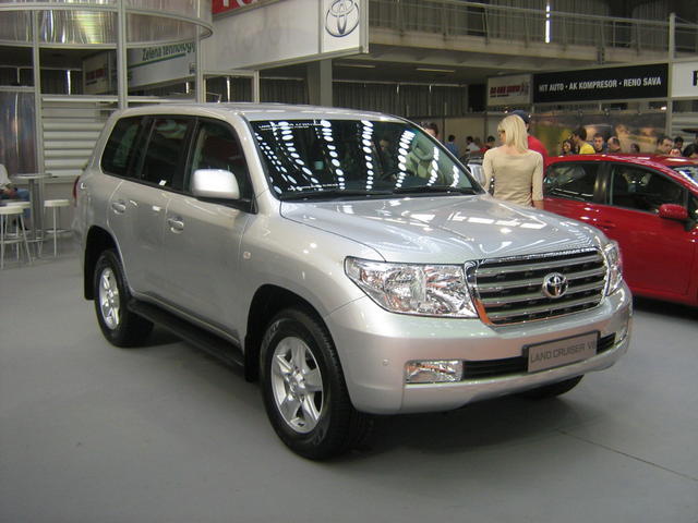 toyota land cruiser v8