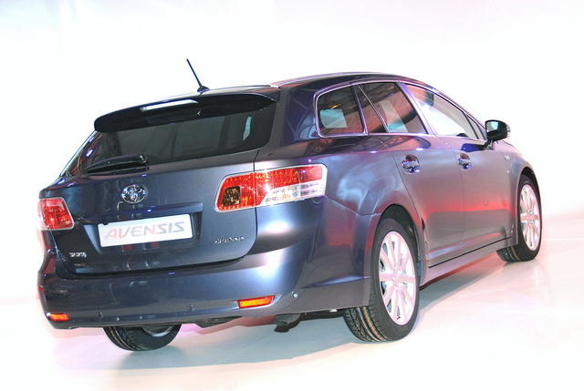 toyota avensis 111
