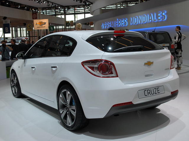 chevrolet cruze hatchback 2