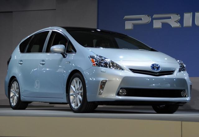 toyota prius v 1
